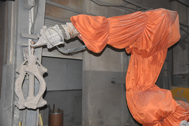 1625708637710422.jpg 3.制殼機(jī)器人_副本.jpg