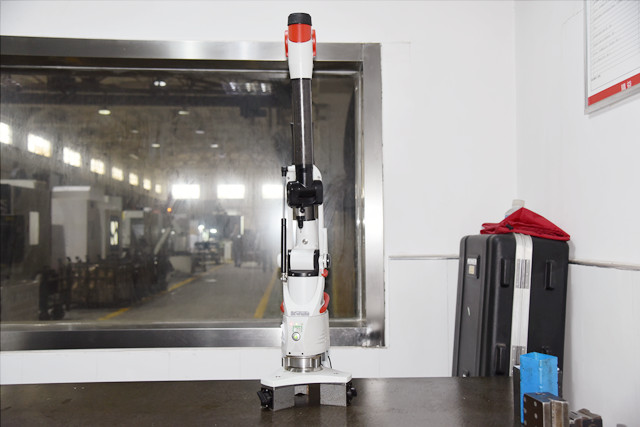 1625726762335197.jpg 7.便攜式三坐標測量機_副本.jpg